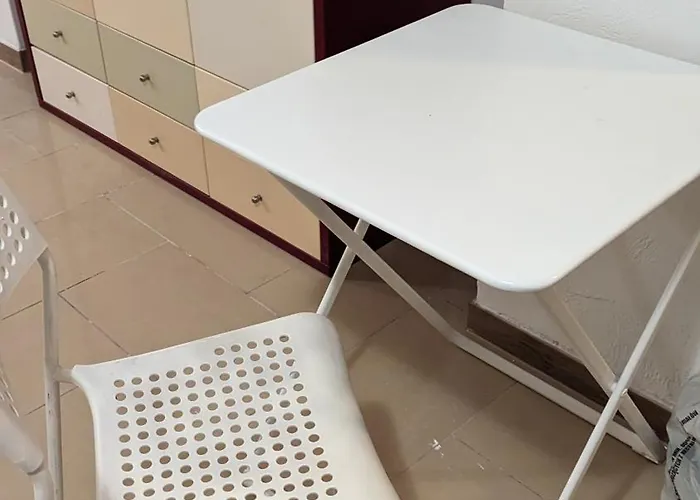 Ursus Mens Only - Self Check-in Hostel *